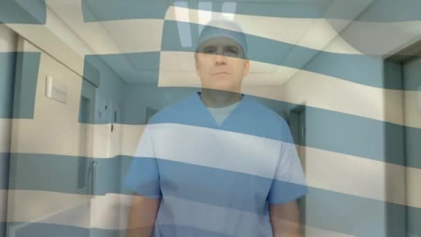 在外科医生面前挥动希腊国旗的动画 全球联盟19大流行病和保健服务概念数字制作视频 — 图库视频影像