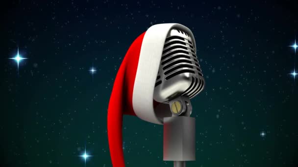 用黑色背景的圣诞帽在话筒上飘落的星星的动画 圣诞节 音乐和庆祝概念数字制作的视频 — 图库视频影像
