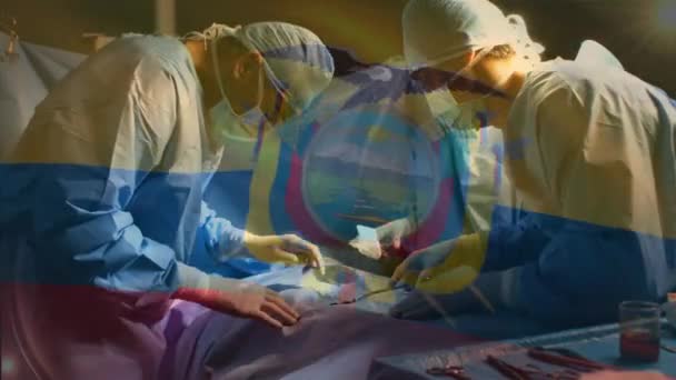在手术室里 在外科医生面前挥动着厄瓜多尔国旗的动画 全球医学 围产期保健服务 数码制作的19种流行病概念视频 — 图库视频影像