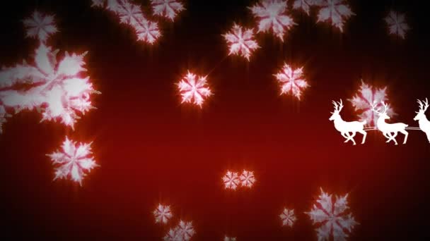 赤い背景に浮かぶ雪片に対してトナカイ達によって引っ張られていく雪の中のサンタクラウス クリスマス フェスティバルとお祝いのコンセプト — ストック動画