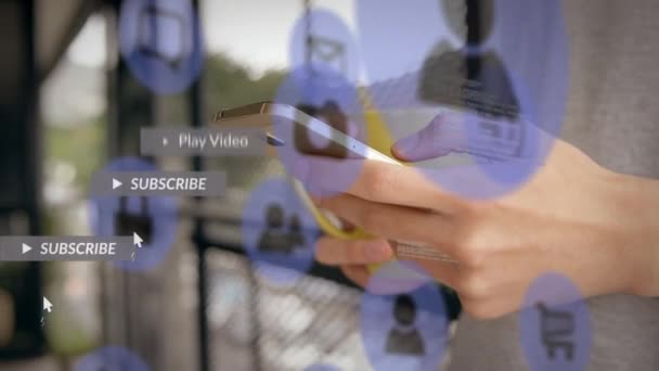 Animazione Cadere Icone Dei Social Media Donne Che Utilizzano Smartphone — Video Stock