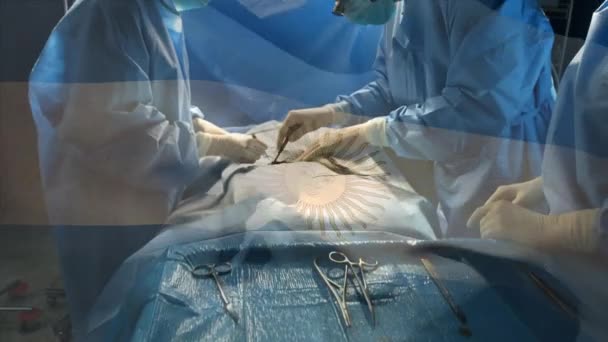 手术室手术时 在外科医生上方升起蛛网膜旗 全球医学 围产期保健服务 数码制作的19种流行病概念视频 — 图库视频影像