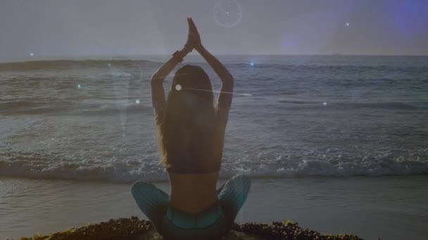 Animatie Van Netwerken Van Verbindingen Kaukasische Vrouw Prakiticing Yoga Het — Stockvideo
