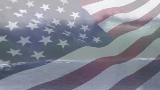Ψηφιακή Σύνθεση Του Κουνώντας Μας Σημαία Ενάντια Στα Κύματα Στη — Αρχείο Βίντεο