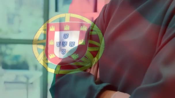 Animación Bandera Portugal Ondeando Sobre Cirujano Quirófano Medicina Global Servicios — Vídeo de stock