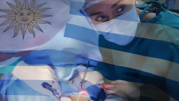 手术室里 在外科医生面前挥动着乌鲁盖国旗的动画 全球医学 围产期保健服务 数码制作的19种流行病概念视频 — 图库视频影像