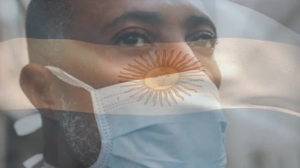 Анимация Флага Аргентины Размахивающего Над Человеком Маске Время Пандемии Ковида — стоковое видео