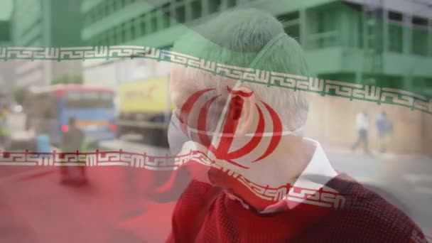 Animación Bandera Irán Ondeando Sobre Hombre Con Máscara Facial Durante — Vídeos de Stock