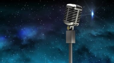 Karanlık arka planda mikrofona düşen kar animasyonu. eğlence, müzik ve kutlama konsepti dijital olarak oluşturulmuş video.