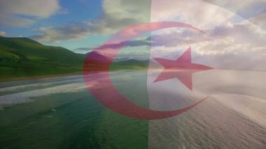 Cezayir bayrağının dijital bileşimi denizdeki dalgaların hava görüntüsüne karşı. Ulusal seyahat ve turizm kavramı