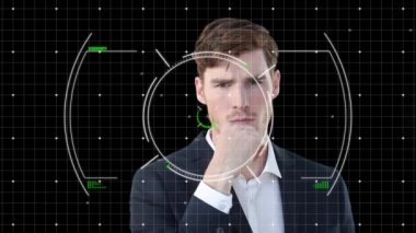 Kafkas iş adamının düşünce tarzının veri işleme animasyonu. küresel iş, finans, bağlantılar ve dijital arayüz konsepti dijital olarak oluşturulmuş video.