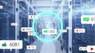 Sosyal medya simgeleri ve sunucuları üzerinde yapılan taramaların animasyonu. küresel bağlantılar, veri işleme ve dijital arayüz konsepti dijital olarak oluşturulmuş video.