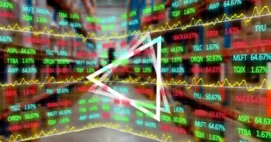 Depoya karşı dönen soyut üçgen şekil üzerinde borsa veri işleme. küresel ekonomi ve iş kavramı
