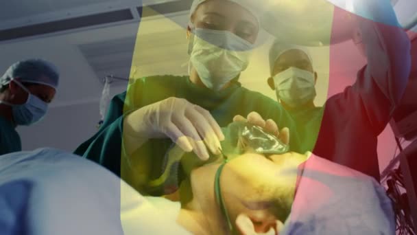 手术室里 在外科医生面前挥动着的喇叭旗的动画 全球医学 围产期保健服务 数码制作的19种流行病概念视频 — 图库视频影像