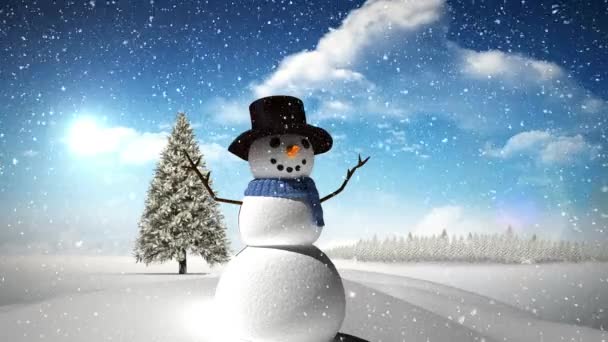 Schnee fällt über Schneemann und Weihnachtsbaum auf winterliche Landschaft gegen Wolken am Himmel. Weihnachtsfeier und Festkonzept