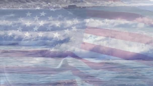 Цифровой Состав Размахивания Флагом Против Волн Море Национальная Туристическая Концепция — стоковое видео