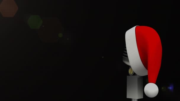 Siyah Arka Planda Eski Mikrofon Üzerinde Noel Baba Şapkası Animasyonu — Stok video