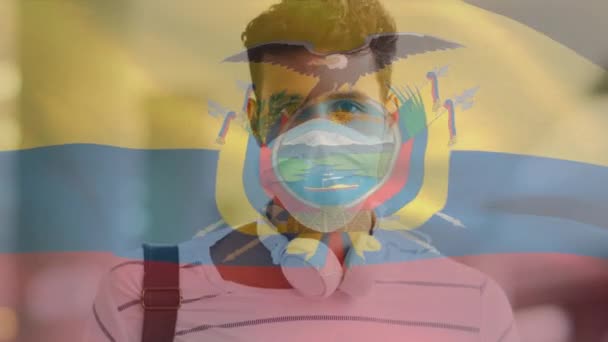 Анимация Флага Эквадора Размахивающего Над Человеком Маске Время Пандемии Ковида — стоковое видео