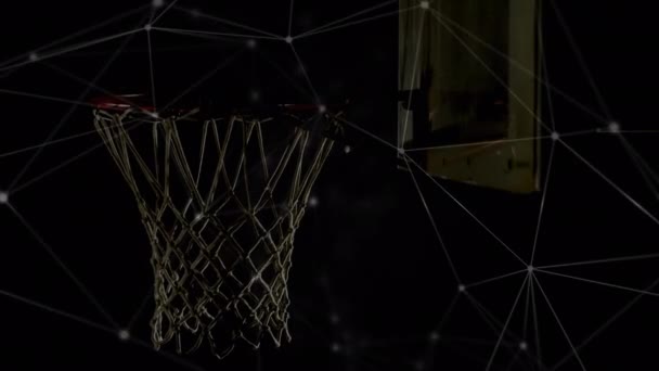 Анімація Мереж Язків Над Баскетболом Потрапляють Кошик Концепція Глобального Спорту — стокове відео