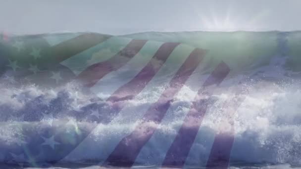 Цифровой Состав Размахивания Флагом Против Волн Море Национальная Туристическая Концепция — стоковое видео