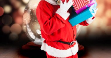Mutlu Noel Baba 'nın kar küresi üzerinde mevcut olmasının animasyonu. Noel, kış, gelenek ve kutlama konsepti dijital olarak oluşturulmuş video.