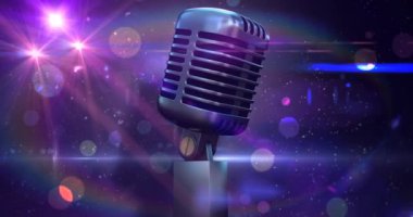 Işık ve bokeh noktaları üzerine retro mikrofon bileşimi. Klasik müzik, eğlence ve parti konsepti dijital olarak oluşturulmuş video.