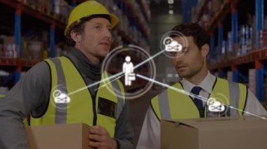 Depoda çalışan adamların üzerindeki simgelerle bağlantı ağının animasyonu. küresel çevrimiçi alışveriş, gönderme ve bağlantılar konsepti dijital olarak oluşturulmuş video.