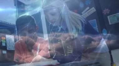 Öğretmen ve okul çocukları arasındaki bağlantı ağının animasyonu. küresel bağlantılar, eğitim ve öğrenme kavramı dijital olarak oluşturulmuş video.