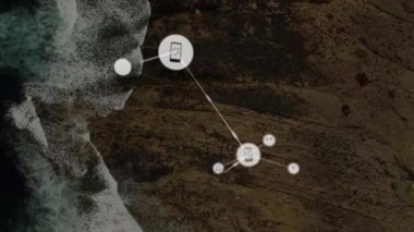 Deniz manzarası üzerindeki simgelerle bağlantı ağının animasyonu. küresel sosyal medya ve iletişim konsepti dijital olarak oluşturulmuş video.