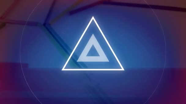 用百分比符号将发光的三角形在方块上动画 褐色背景的几何彩色图形动画 — 图库视频影像