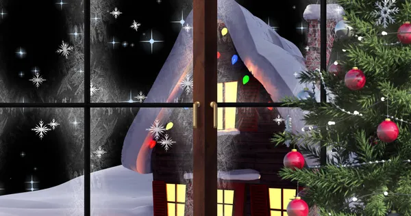 Bild Von Schnee Der Auf Den Weihnachtsbaum Mit Fenster Und — Stockfoto