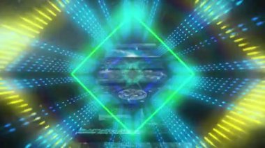 Siyah arkaplan üzerinde parlayan hareketli kaleydoskopik şekillerin ve bağlantı ağının animasyonu. Video oyunu, eğlence ve dijital arayüz kavramı dijital olarak oluşturuldu.