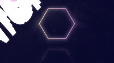 Geometrik hareketli şekiller üzerinde yüksek skorlu metin animasyonu. Video oyunu, eğlence ve dijital arayüz kavramı dijital olarak oluşturuldu.