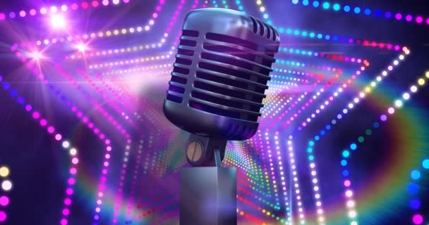 Skład Mikrofonu Retro Nad Świecącymi Światłami Kształcie Gwiazdy Muzyka Vintage — Wideo stockowe