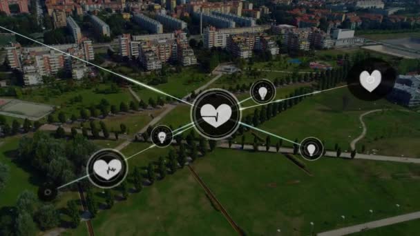 Анімація Мережі Язків Піктограмами Над Міським Пейзажем Глобальні Соціальні Мережі — стокове відео