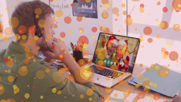 Animation Light Spots Caucasian Man Laptop Video Call Family Christmas — Stock Video