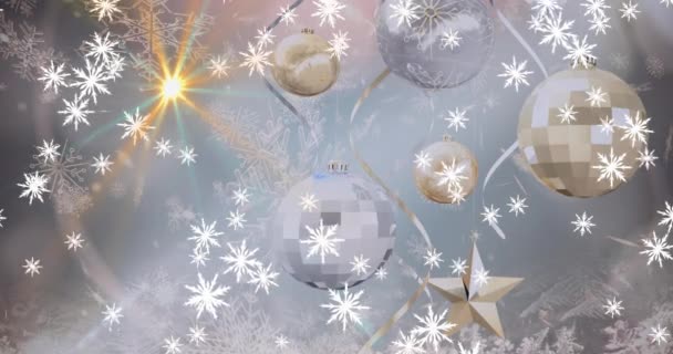 Animation Neige Tombant Sur Des Boules Noël Sur Fond Lumineux — Video