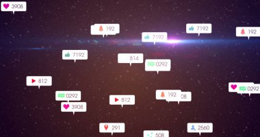 Sosyal medya simgeleri ve gece gökyüzündeki yıldızların üzerindeki beyaz afişler üzerindeki numaralar. küresel sosyal medya ağı, dijital arayüz ve dijital olarak üretilen vide konsepti