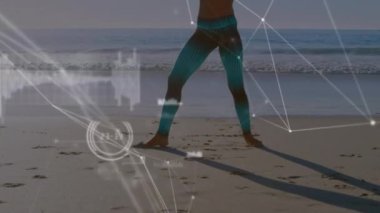 Plajda yoga yapan bir kadının bağlantı ve veri işleme ağının animasyonu. küresel spor, refah, bağlantılar ve dijital olarak oluşturulan veri işleme konsepti.