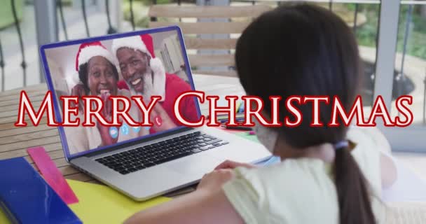 Κινούμενα Σχέδια Χαρούμενα Χριστούγεννα Κείμενο Πάνω Από Κορίτσι Μάσκα Προσώπου — Αρχείο Βίντεο