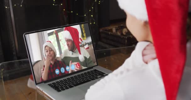 Animazione Decorazioni Natalizie Sopra Ragazza Caucasica Cappello Babbo Natale Videochiamata — Video Stock