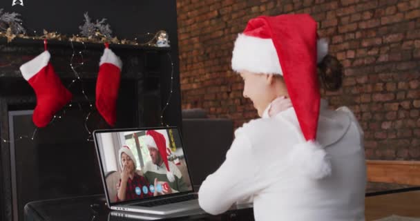 Animação Decorações Natal Sobre Menina Caucasiana Chapéu Santa Chamada Vídeo — Vídeo de Stock