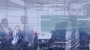 Ofisteki çeşitli iş adamlarından oluşan bir grubun finansal veri işleme animasyonu. küresel iş, finans, bağlantılar ve dijital arayüz konsepti dijital olarak oluşturulmuş video.