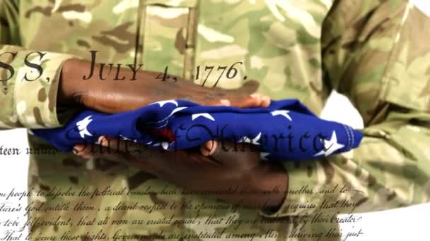Animação Documento Com Texto Sobre Soldado Segurando Bandeira Americana Conceito — Vídeo de Stock