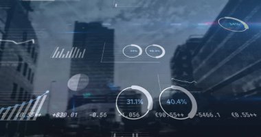 Arka plandaki yüksek binalar için finansal ve istatistiksel veri işleme. küresel finans ve iş kavramı