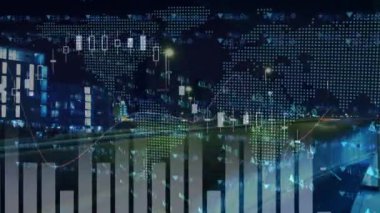 Şehir manzarası üzerinde finansal veri işleme animasyonu. küresel iş, finans, dijital arayüz ve bağlantılar konsepti dijital olarak oluşturulmuş video.