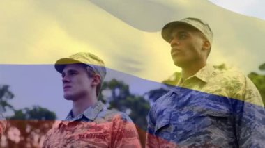 Çeşitli askerlerin üzerinde dalgalanan Kolumbia bayrağı animasyonu. Silahlı kuvvetler, kamu savunması, vatanseverlik ve bağımsızlık kavramı dijital olarak oluşturulmuş video.