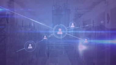 Şehir manzarası üzerindeki bağlantı ağı ve medya simgelerinin canlandırılması. küresel iş, finans, bağlantılar ve dijital arayüz konsepti dijital olarak oluşturulmuş video.