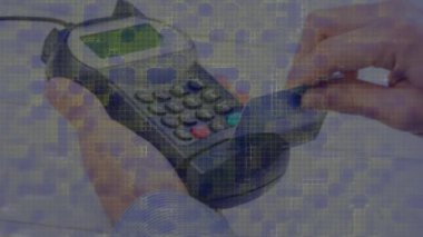Ödeme terminali üzerinde dijital karelerin animasyonu. küresel finans, para ve nakit ödeme yok güvenlik konsepti dijital olarak oluşturulmuş video.