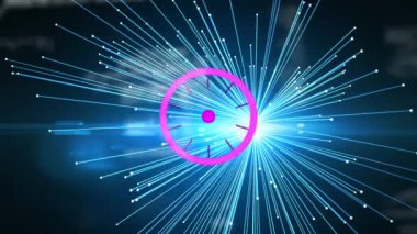 Veri işleme üzerinde tarama kapsamı animasyonu ve siyah arkaplanda mavi çizgiler. küresel bağlantılar, teknoloji, veri işleme ve dijital arayüz konsepti dijital olarak oluşturulmuş video.